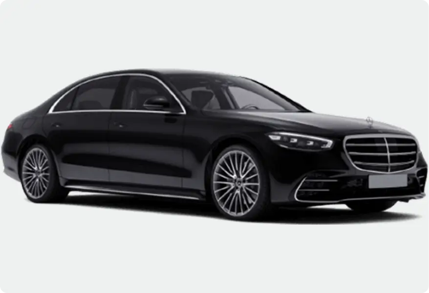 Luxuslimousine für Chauffeur Dienst München auf weißem Hintergrund.