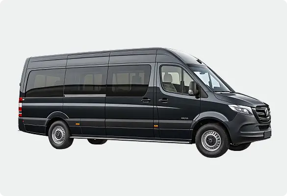 Schwarzer Van für Fahrdienst München auf weißem Hintergrund.